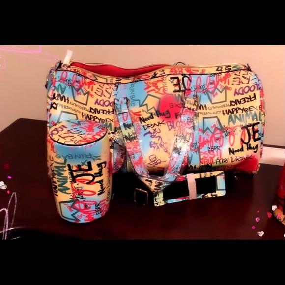 Graffiti design duffle bag set - Picture 2 of 4